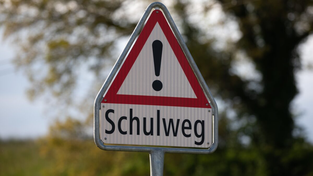 Schulweg Schild