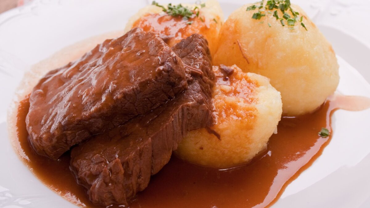 Sauerbraten mit Böhmischen Knödeln zubreitet im Radio Cottbus Küchenstudio